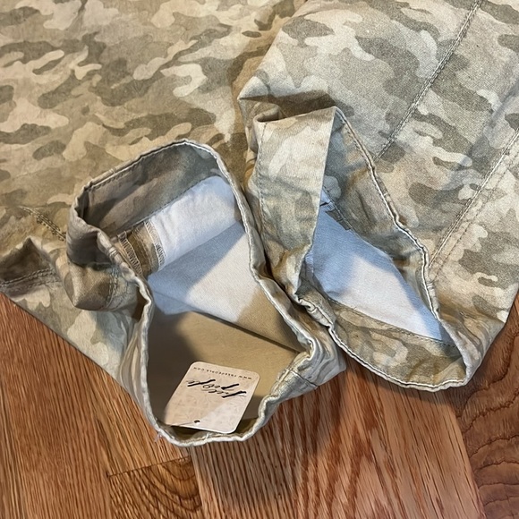Free People Way it Goes Camo Harem Overalls Size Large NWT - Picture 16 of 16